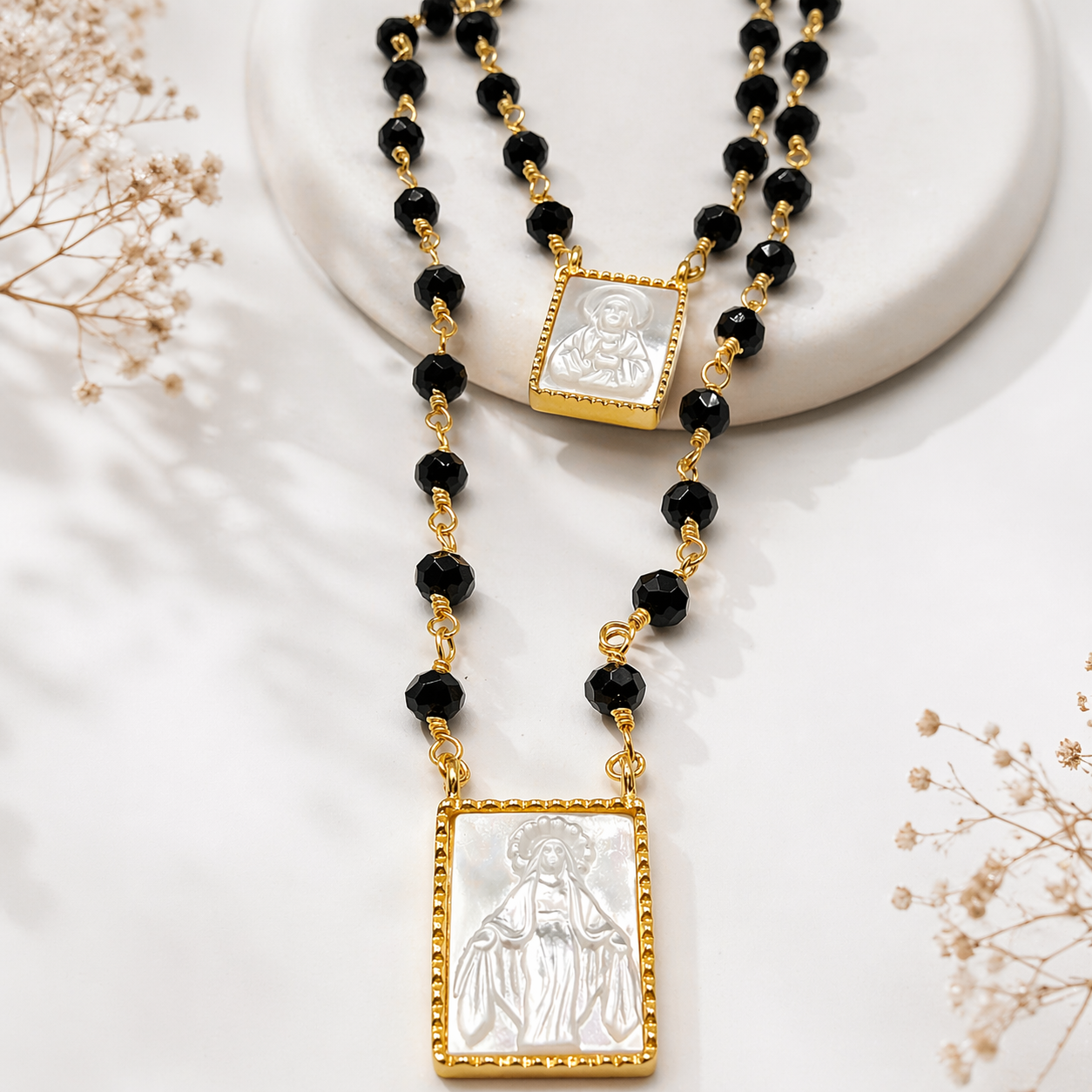 Escapulário Madpérola Pedrinhas Pretas